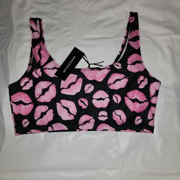 NWT Dolls Kill Sexy Pink Puckered Lips Sports Bra Or Crop Top - Picture 4 of 8